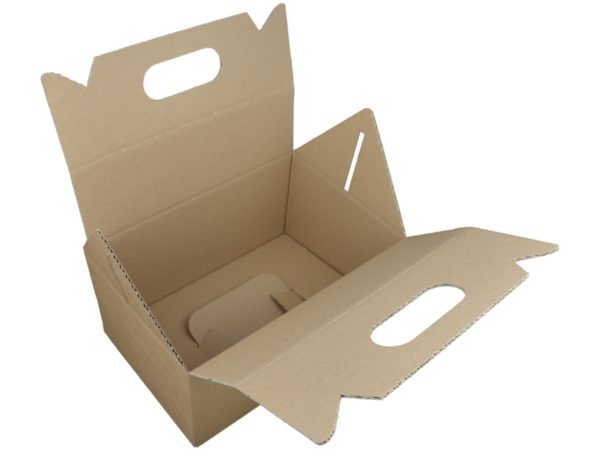 Foto einer offenen, braunen Verpackung aus Karton mit B-Welle